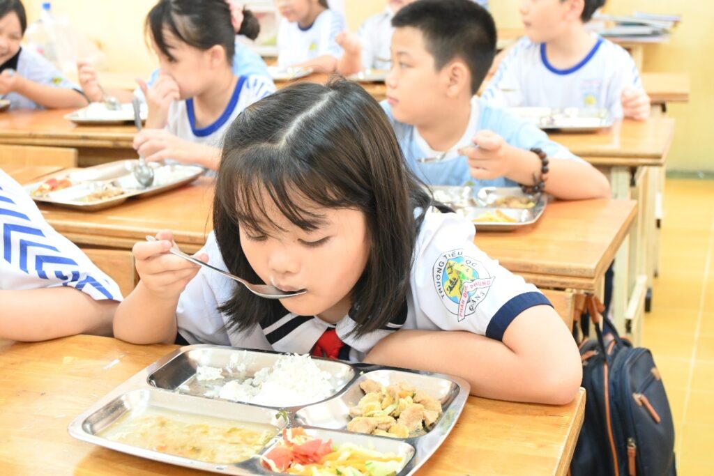 Phần mềm dinh dưỡng tiểu học thường nhu cầu năng lượng khác so với trẻ mầm non. 